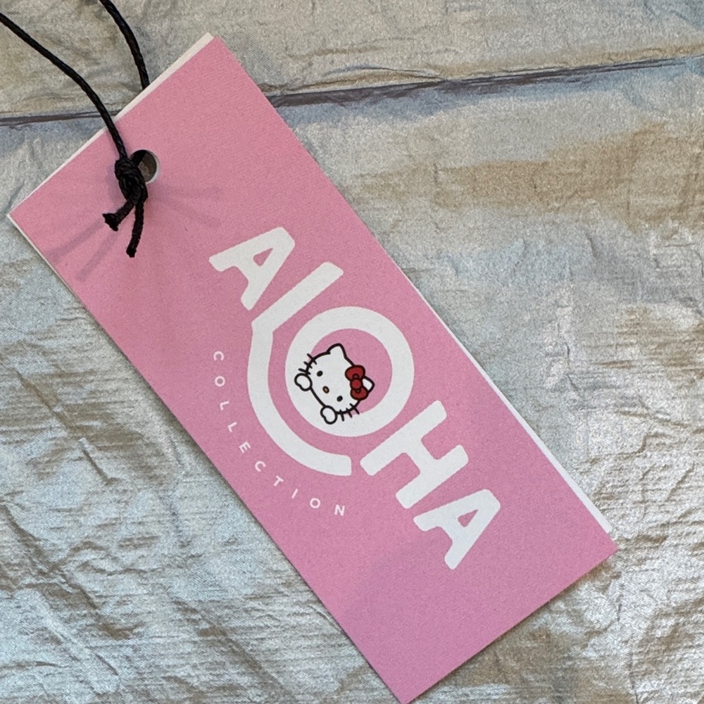 ALOHA Collection Silver Hello Kitty Pouch - Picture 2 of 4